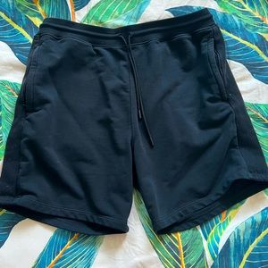 Fabletics On The Go - Sweatshorts